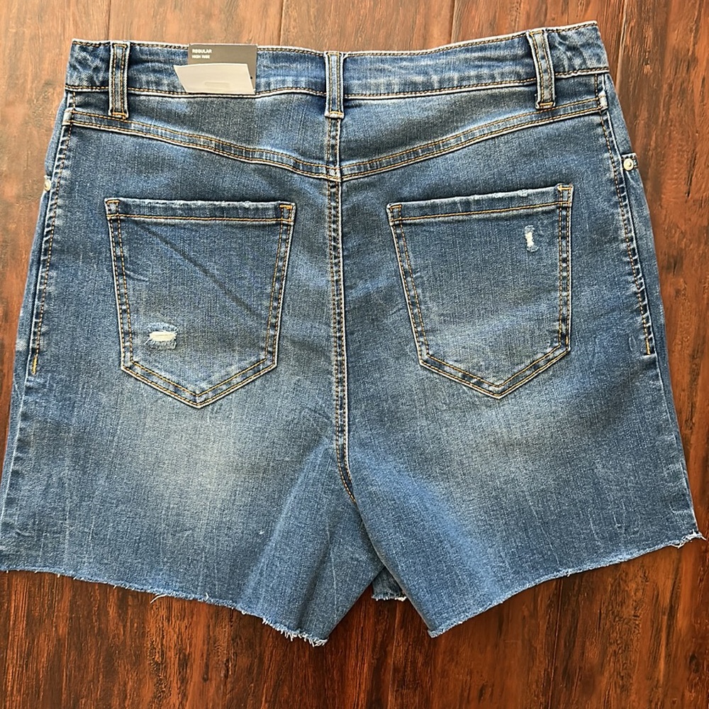 INC Regular High Rise Shorts - Picture 2 of 4